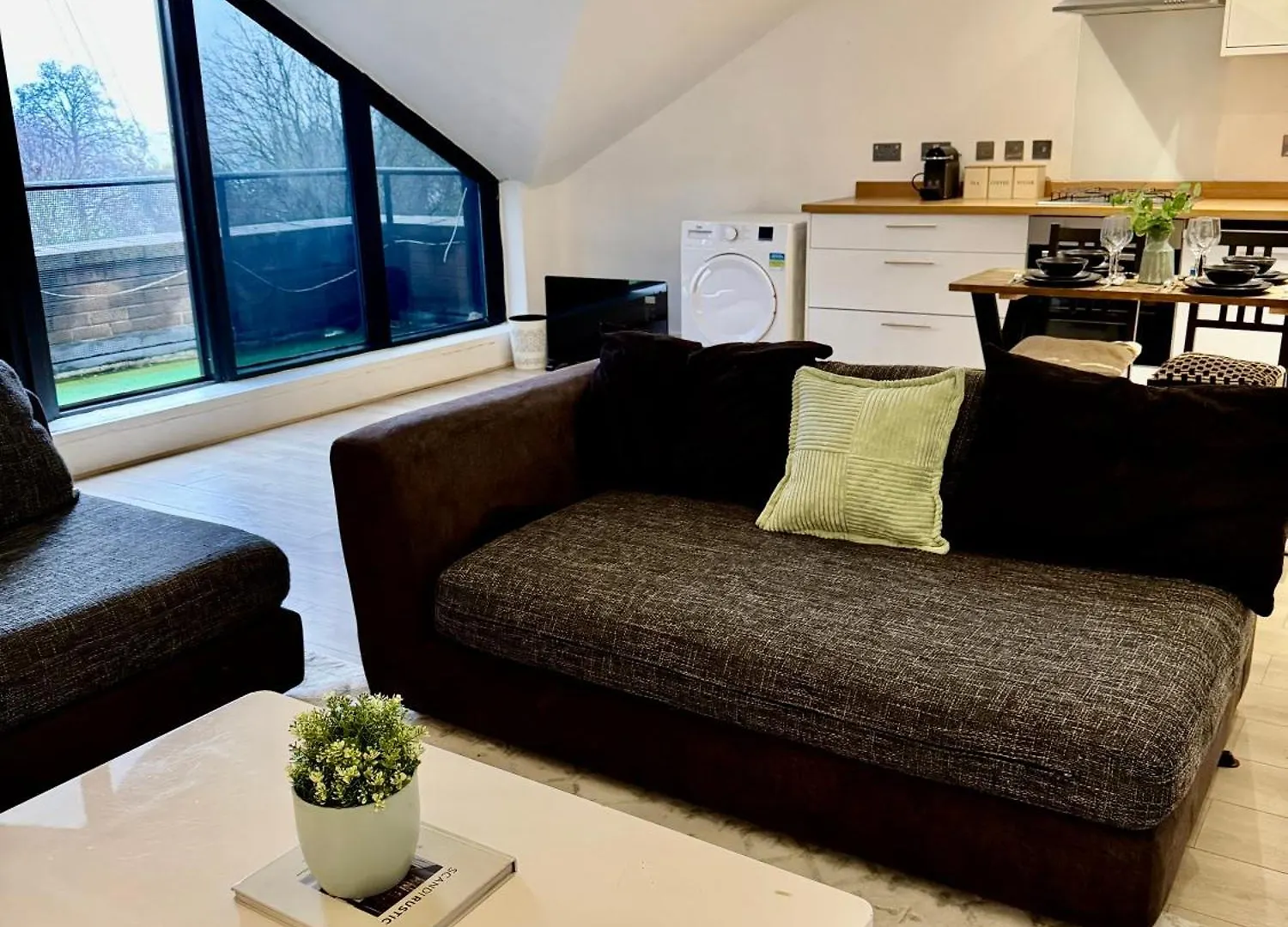 Stunning 1 Bedroom Apartment In Wapping - Sleeps 4 And Free Parking! London 0*,  United Kingdom