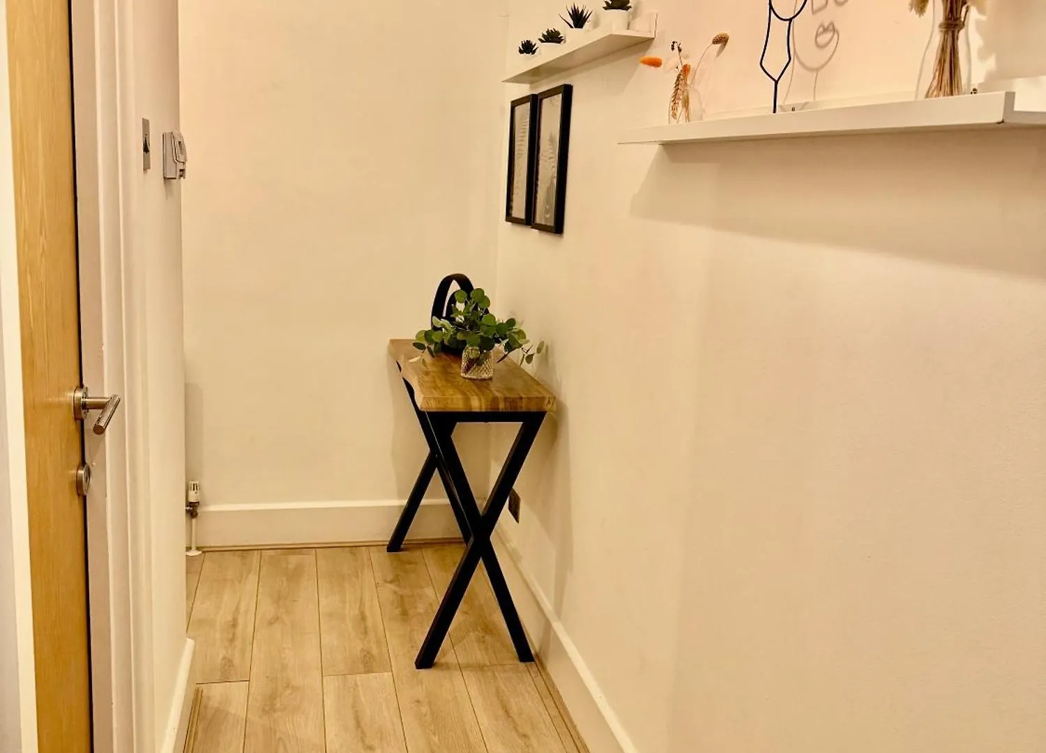Stunning 1 Bedroom Apartment In Wapping - Sleeps 4 And Free Parking! London 0*,  United Kingdom
