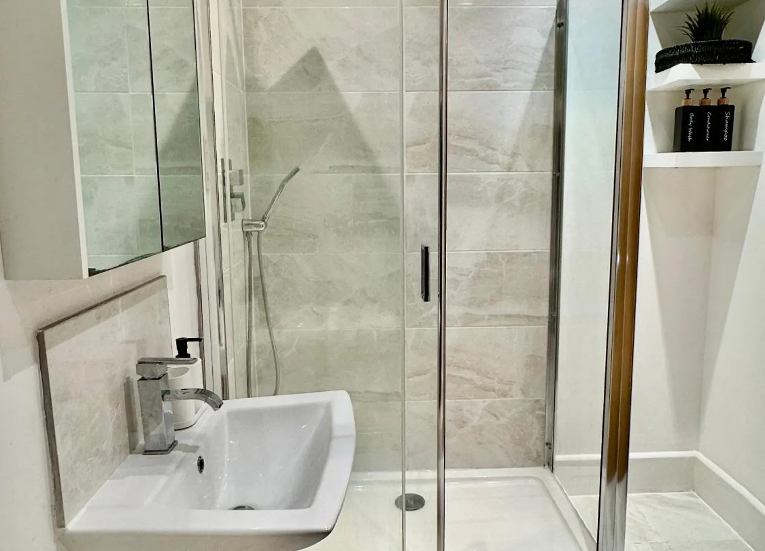 Stunning 1 Bedroom Apartment In Wapping - Sleeps 4 And Free Parking! London United Kingdom