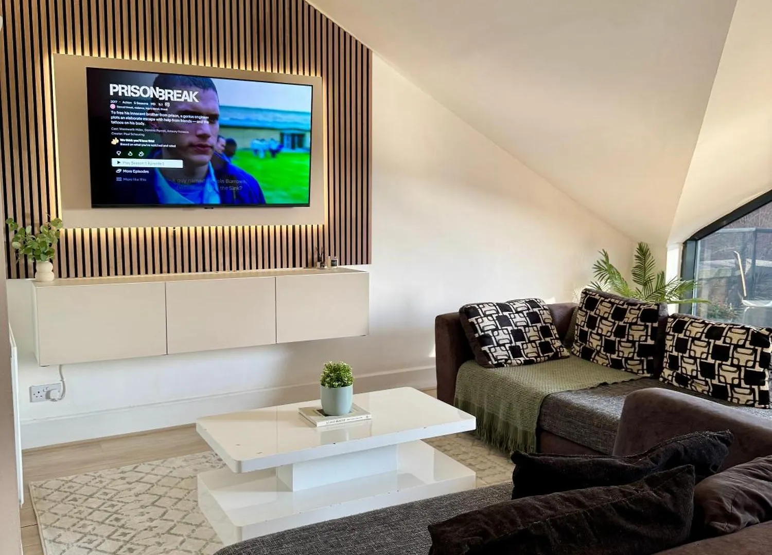Stunning 1 Bedroom Apartment In Wapping - Sleeps 4 And Free Parking! contacts